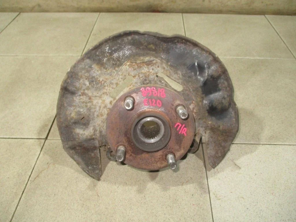 Кулак поворотный передний правый Toyota Corolla E120