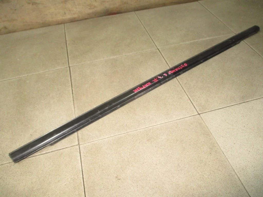 Накладка стекла заднего правого Mitsubishi Outlander 1 CU