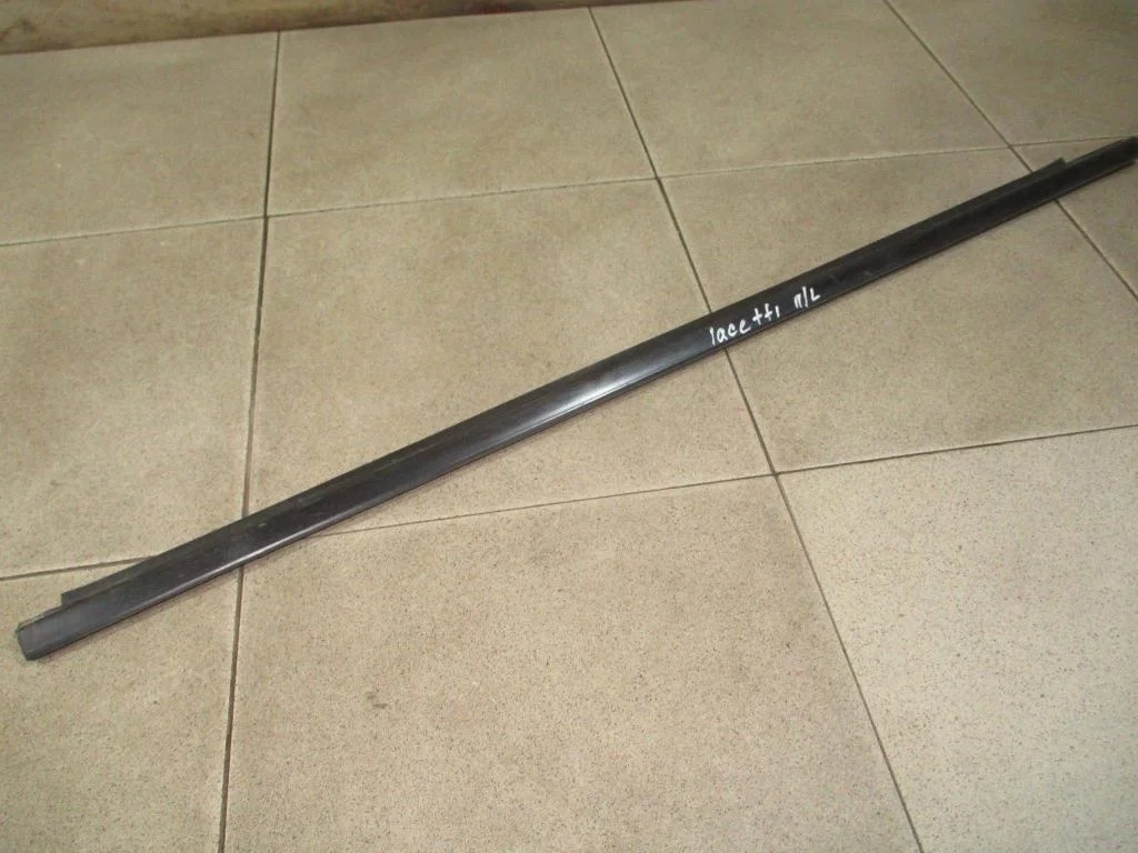 Накладка стекла переднего левого Chevrolet Lacetti J200