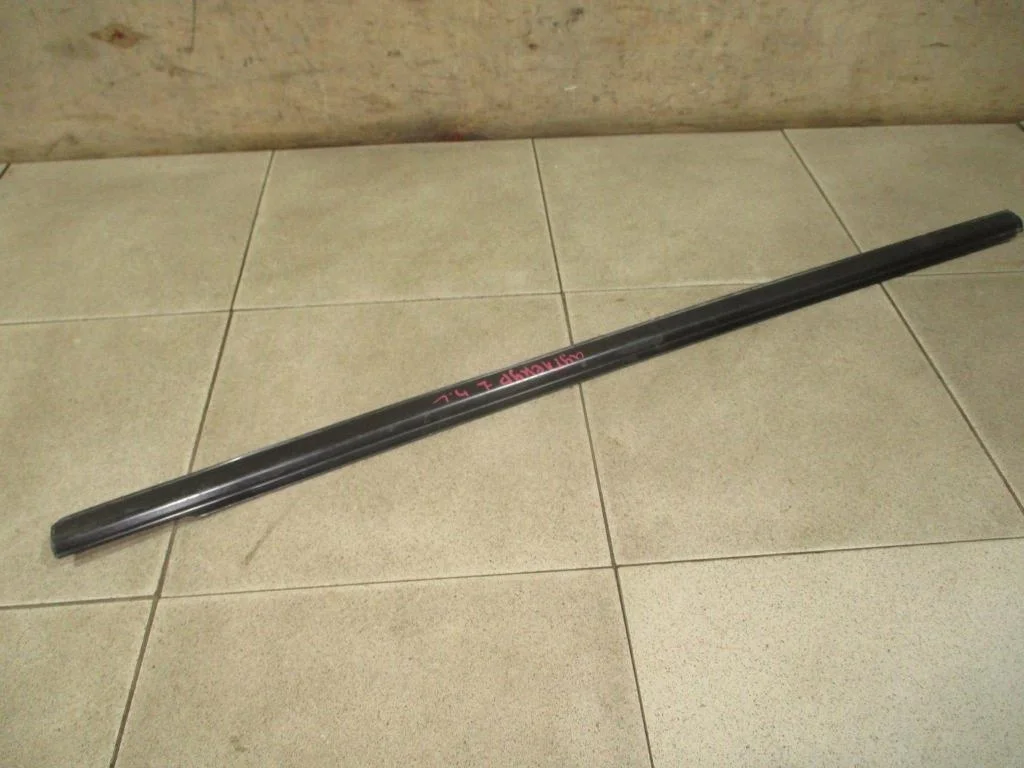 Накладка стекла переднего левого Mitsubishi Outlander 1 CU