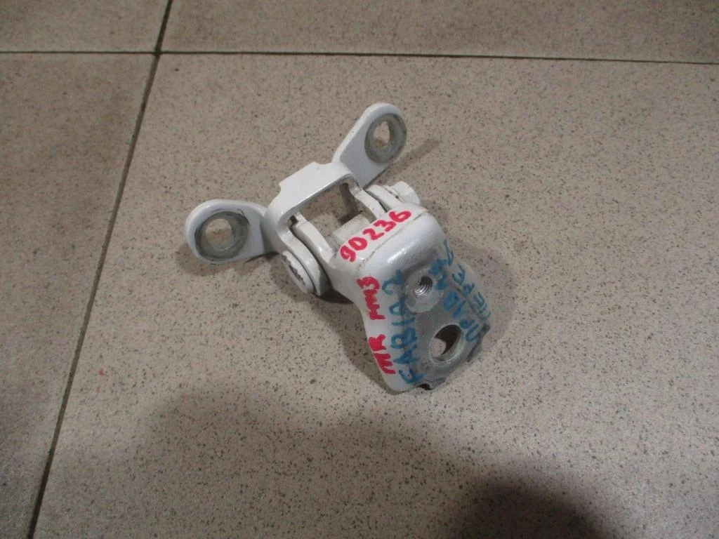 Петля двери Skoda Fabia 2 2007 5J