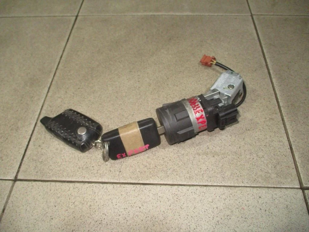 Замок зажигания Peugeot Expert 2013 G9