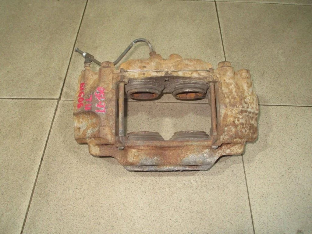 Суппорт передний левый Toyota Land Cruiser Prado 2010 J150