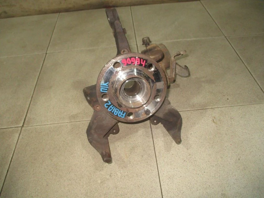 Кулак поворотный передний правый Skoda Fabia 2 2007 5J