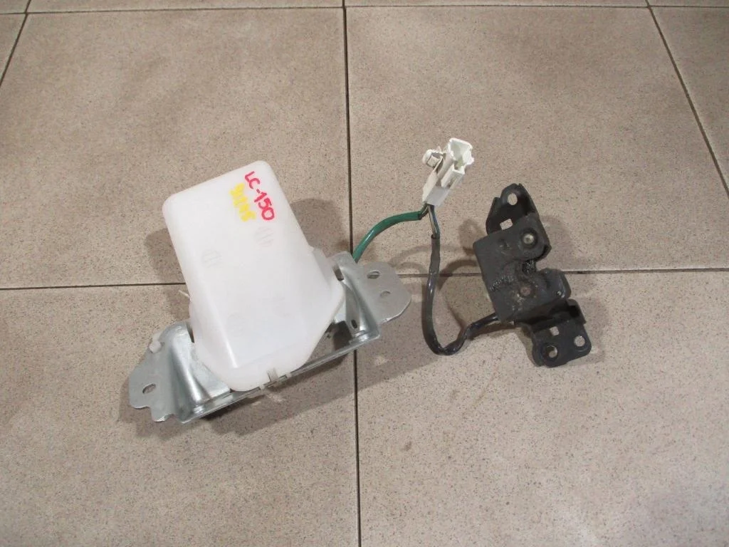 Замок стекла багажника Toyota Land Cruiser Prado 2010 J150