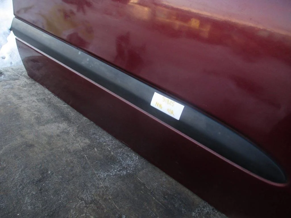 Молдинг передней правой двери Nissan Almera 2005 N16