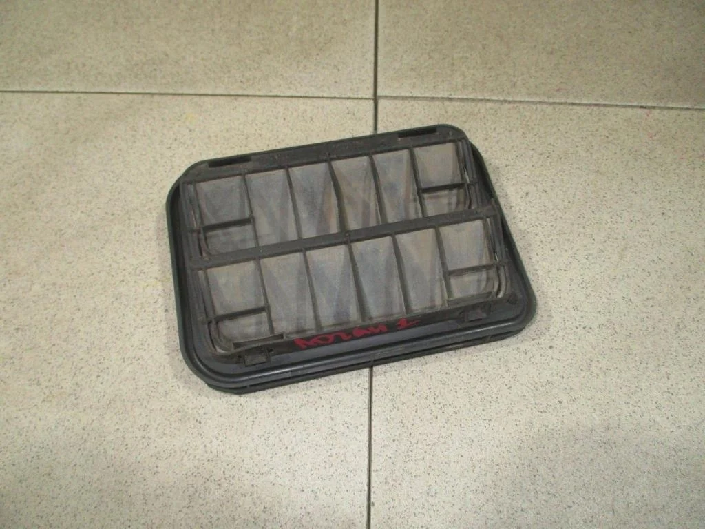 Решетка вентиляционная Renault Logan 1 L90