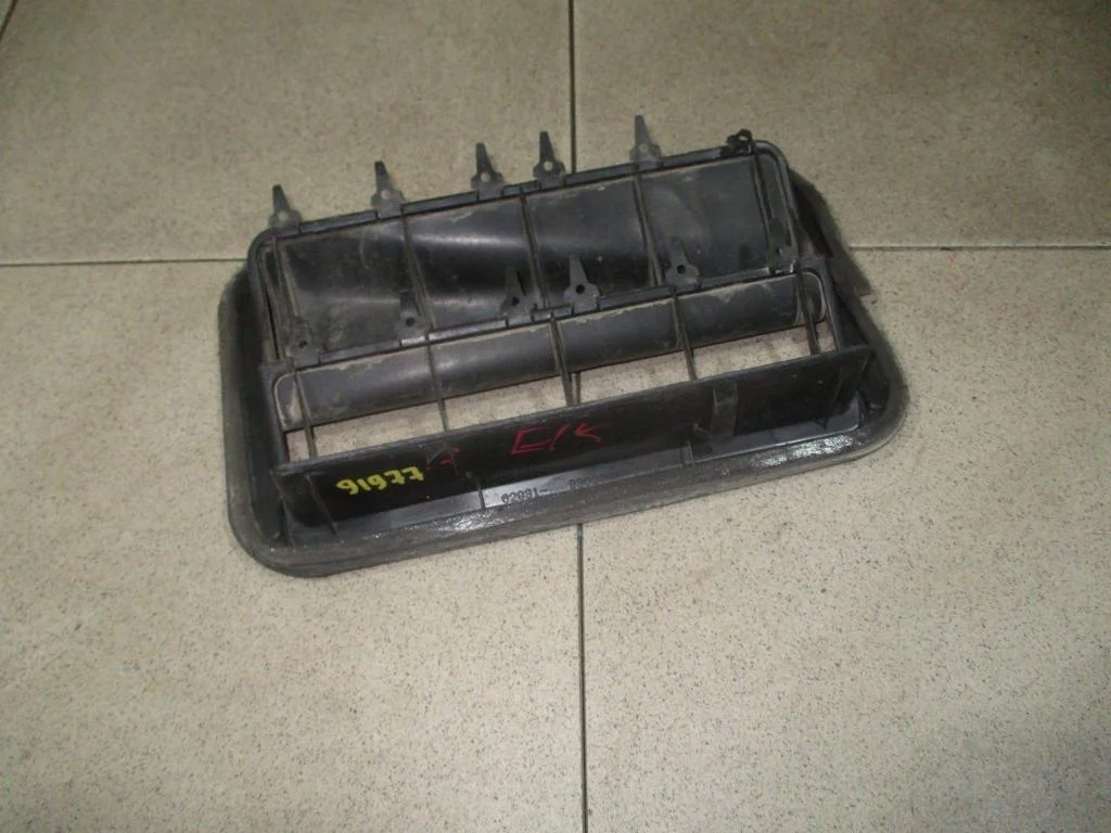 Решетка вентиляционная Toyota Corolla E150