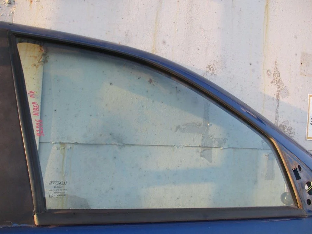 Стекло двери передней правой Fiat Albea 178