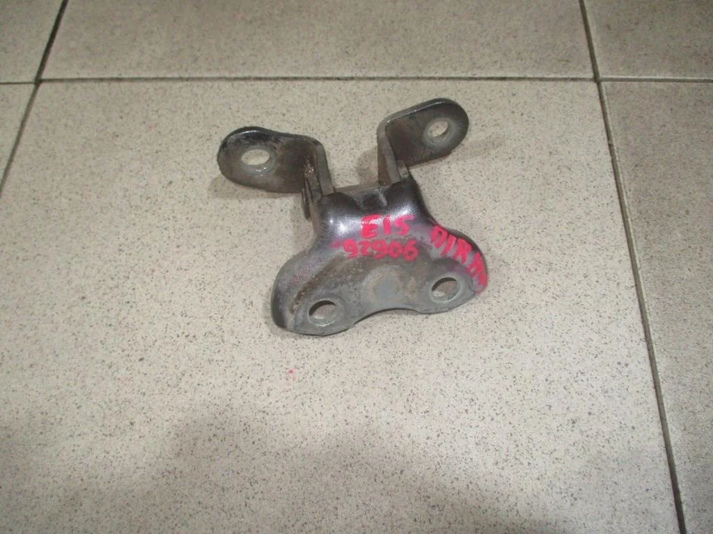 Петля двери передней правой нижняя Toyota Corolla E150