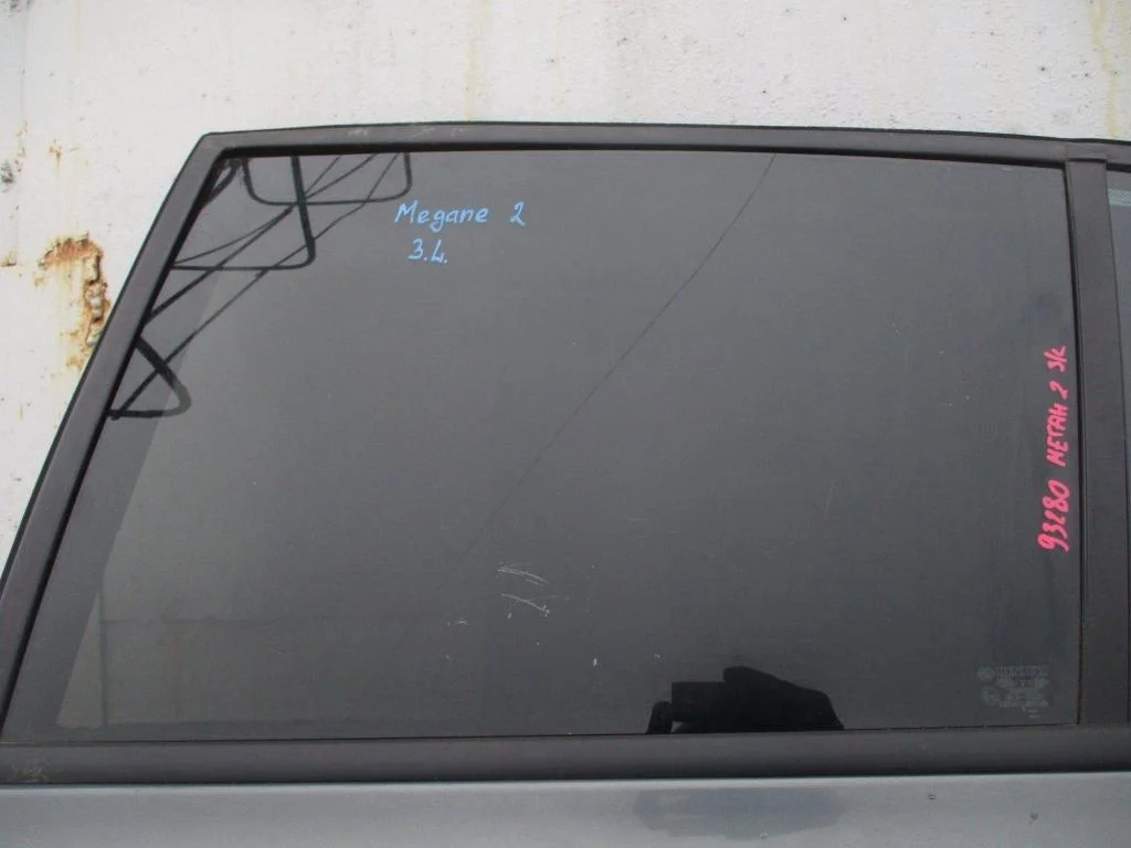 Стекло двери задней левой Renault Megane 2