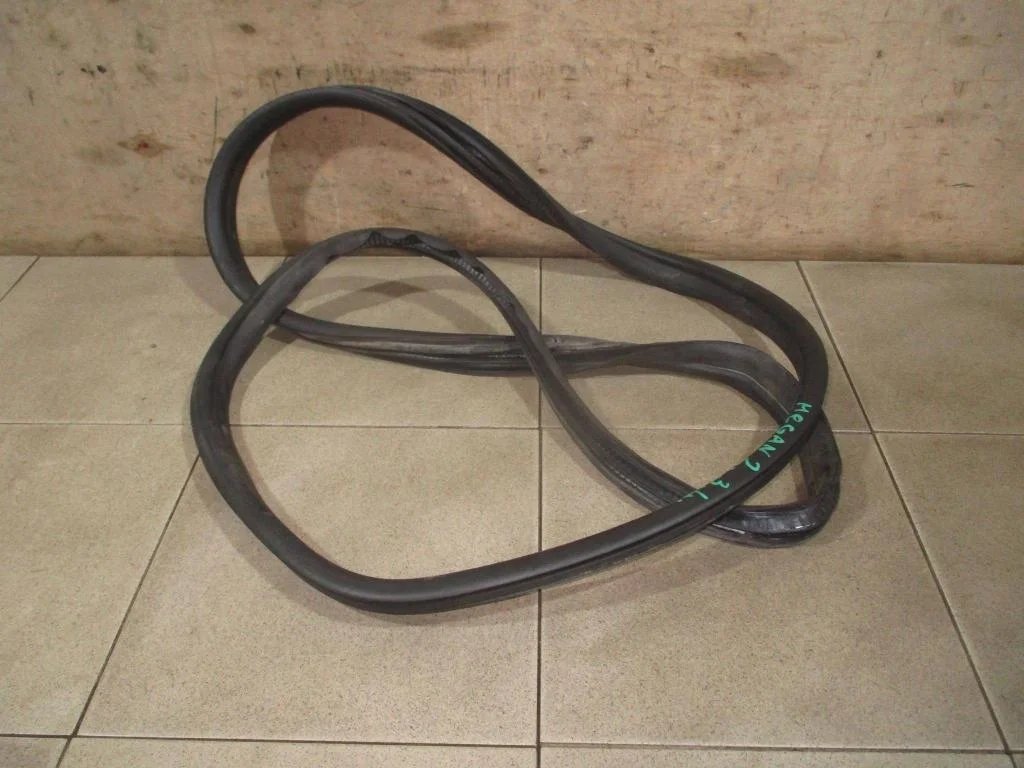 Уплотнитель двери Renault Megane 2