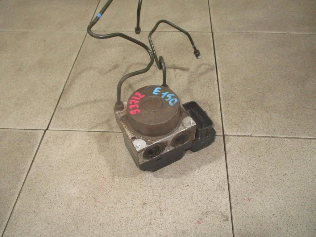 Блок abs Toyota Corolla E150