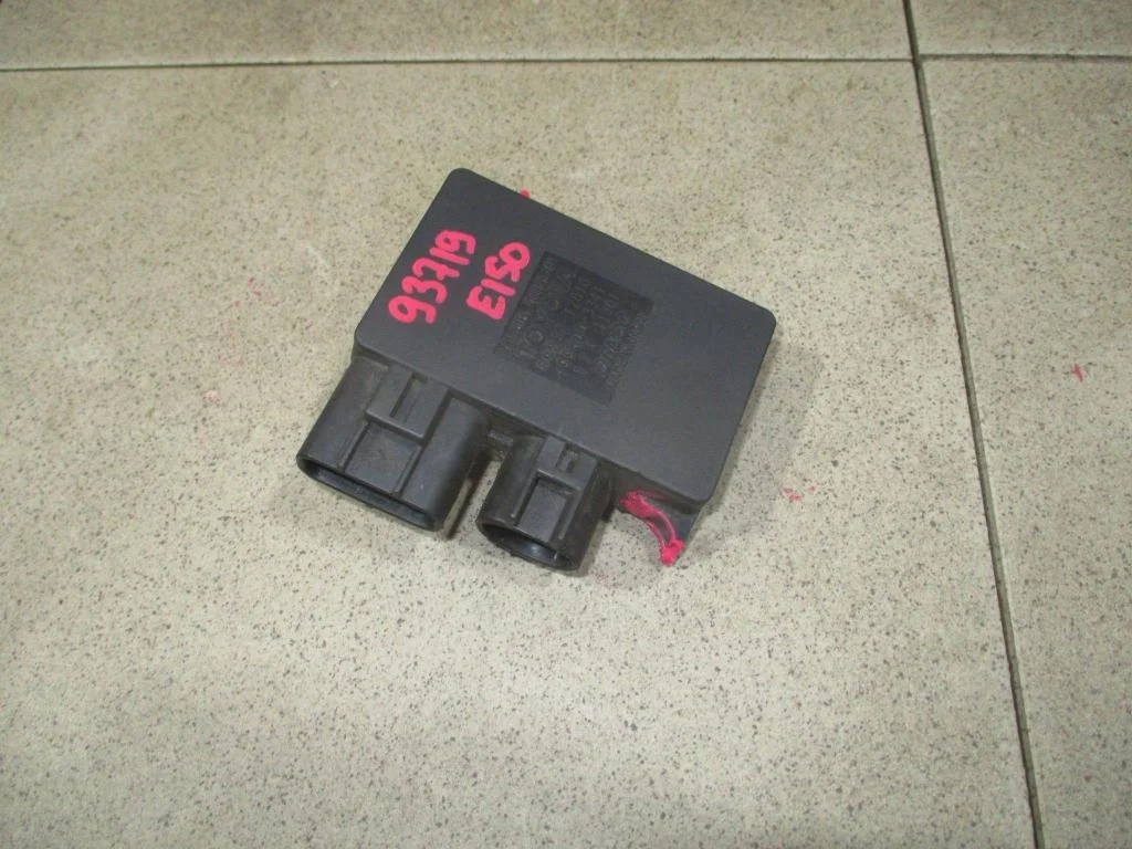 Блок управления вентилятором Toyota Corolla E150