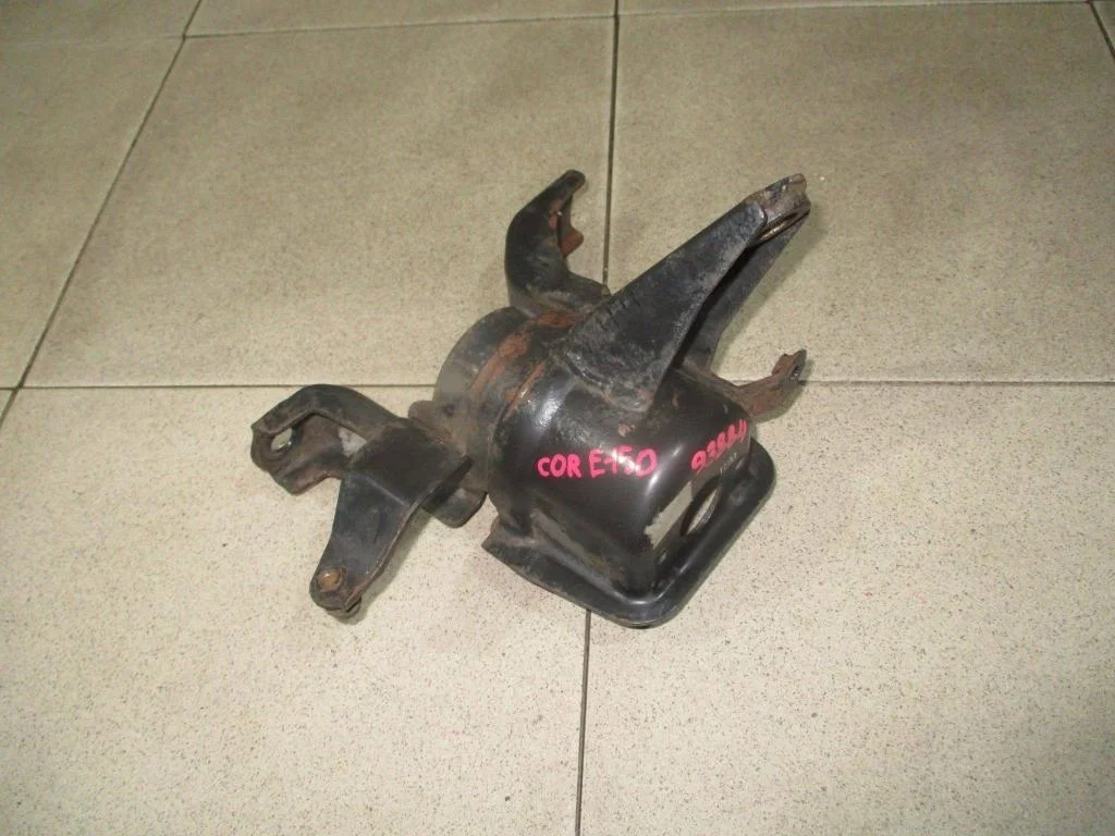 Опора двигателя правая Toyota Corolla E150