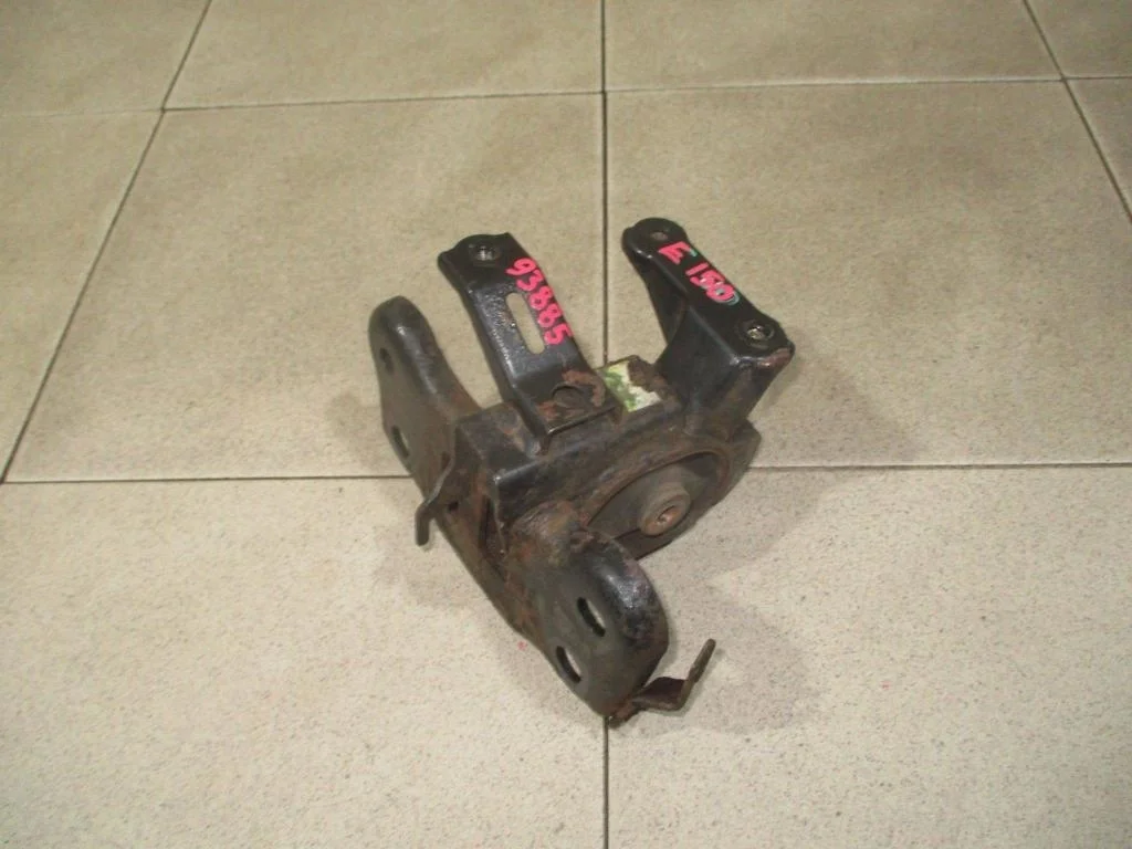 Опора кпп левая Toyota Corolla E150