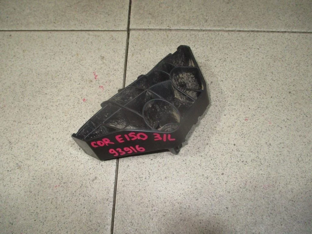 Кронштейн заднего бампера левый Toyota Corolla E150