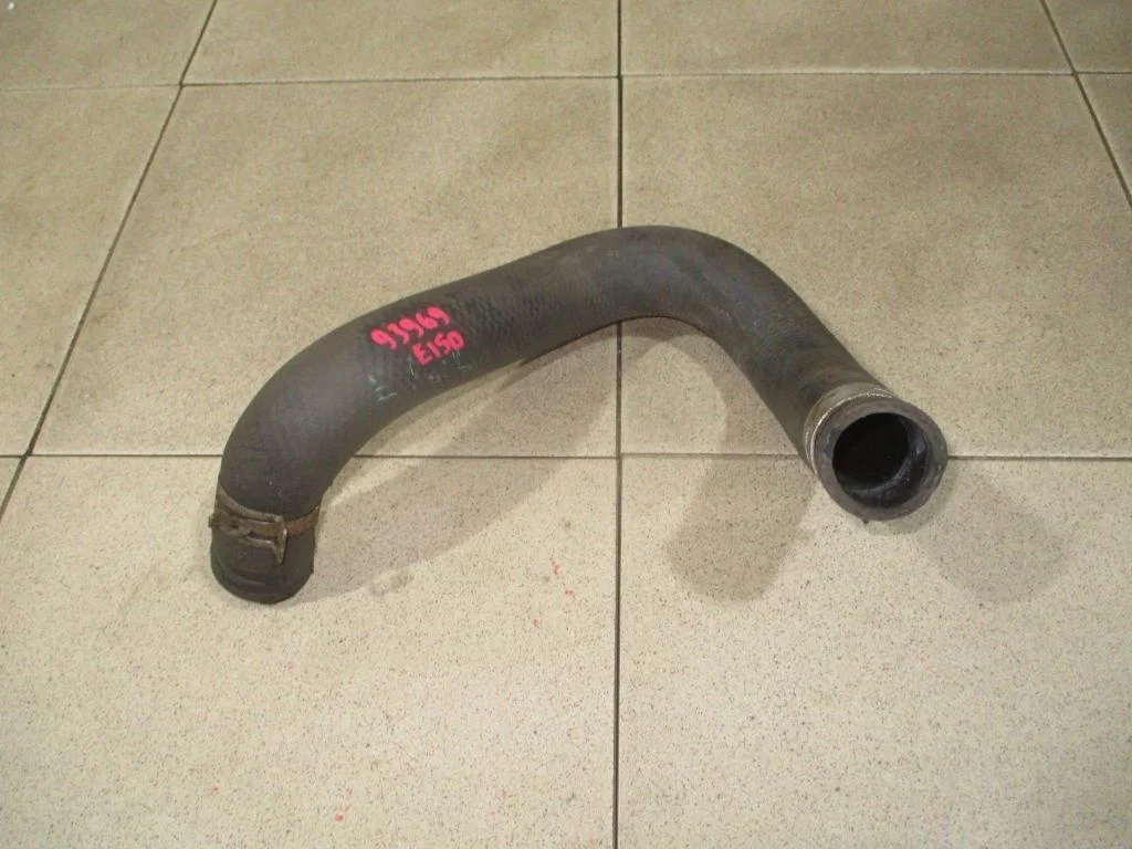 Патрубок радиатора Toyota Corolla E150