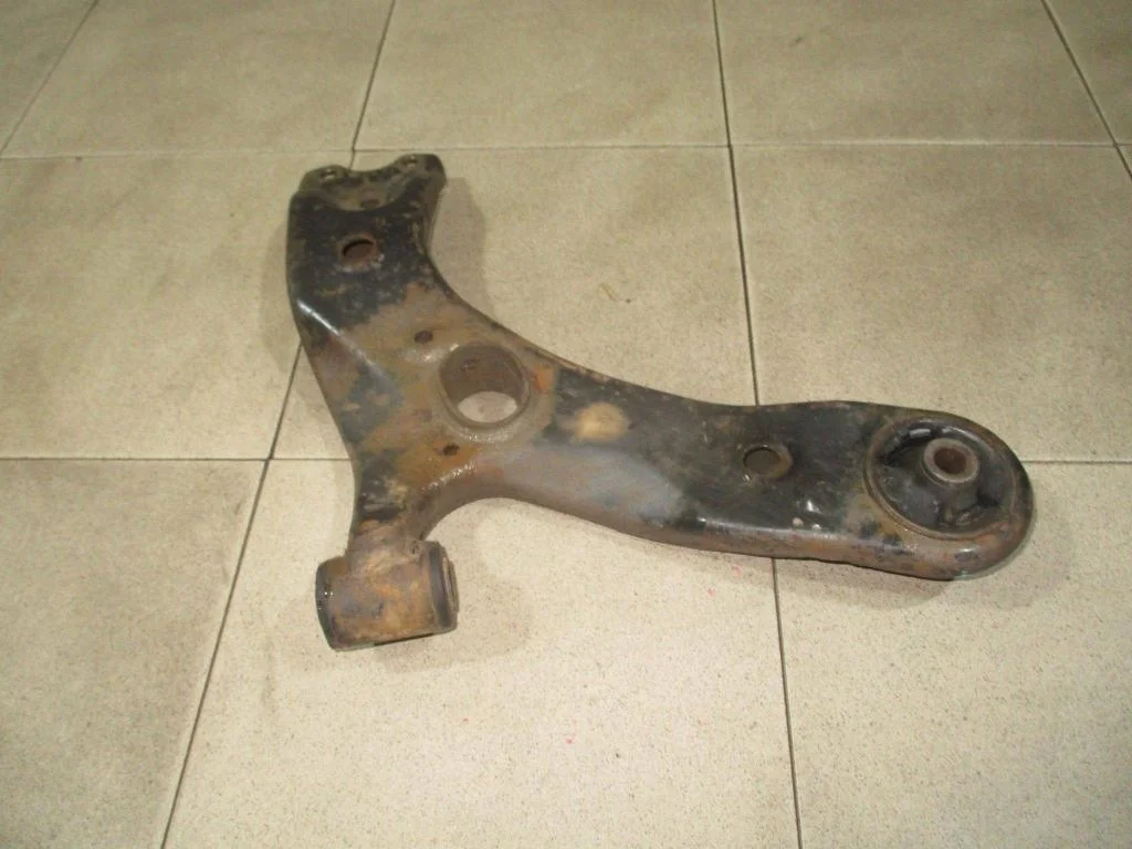 Рычаг передний правый Toyota Corolla E150