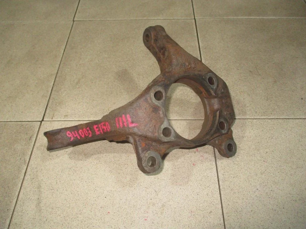 Кулак поворотный передний левый Toyota Corolla E150