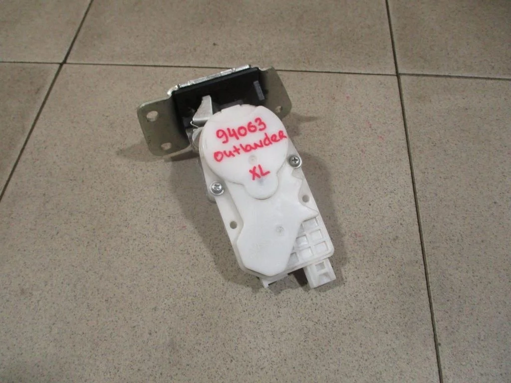 Замок багажника Mitsubishi Outlander 2 2007 CW