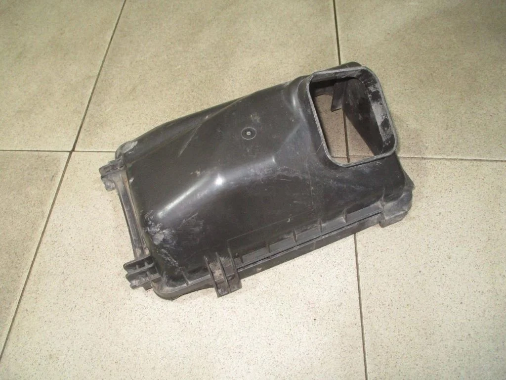 Корпус воздушного фильтра Mitsubishi Outlander 2 2007 CW