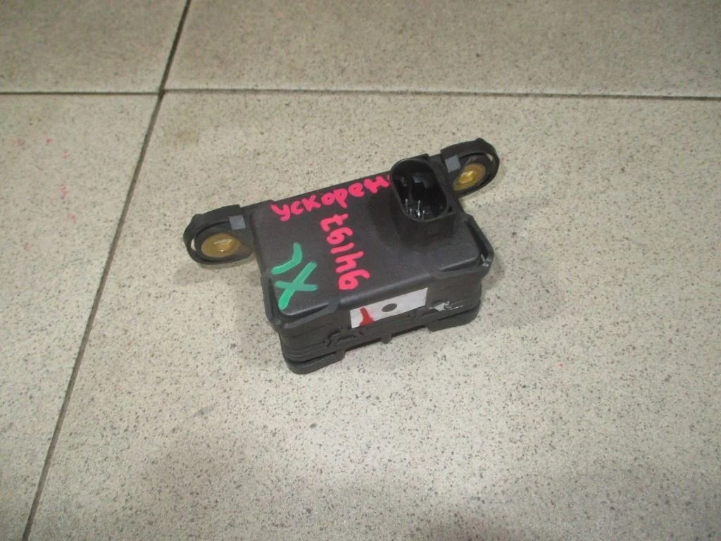 Датчик курсовой устойчивости Mitsubishi Outlander 2 2007 CW