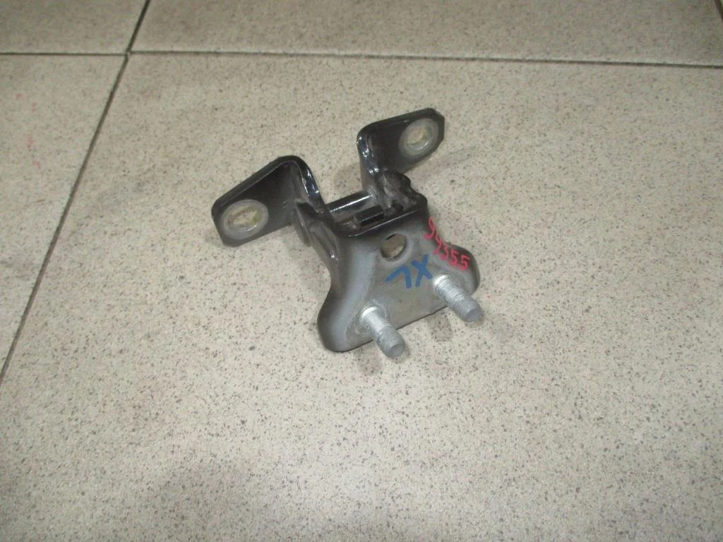 Петля двери задней левой верхняя Mitsubishi Outlander 2 2007 CW