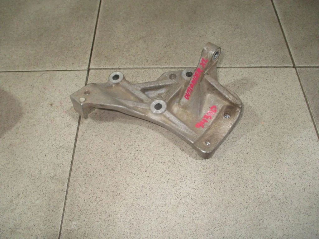 Кронштейн генератора Mitsubishi Outlander 2 2007 CW