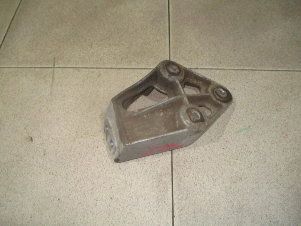Кронштейн двигателя правый Daewoo Nexia 2011 N100, N150