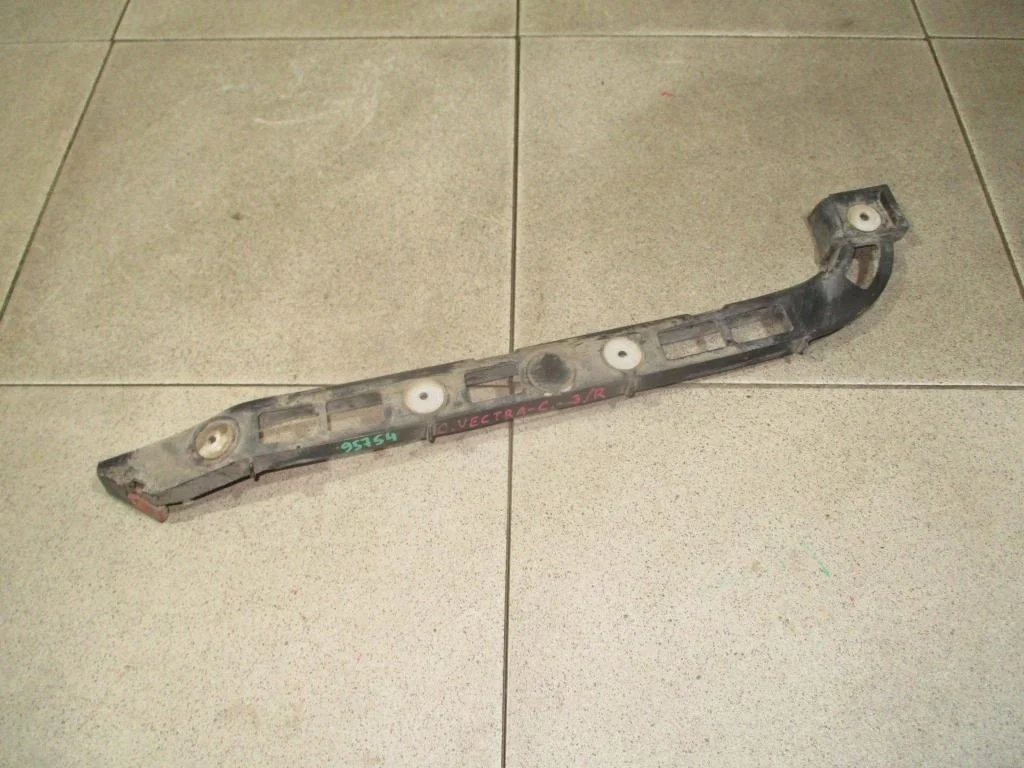 Кронштейн заднего бампера правый Opel Vectra 2005