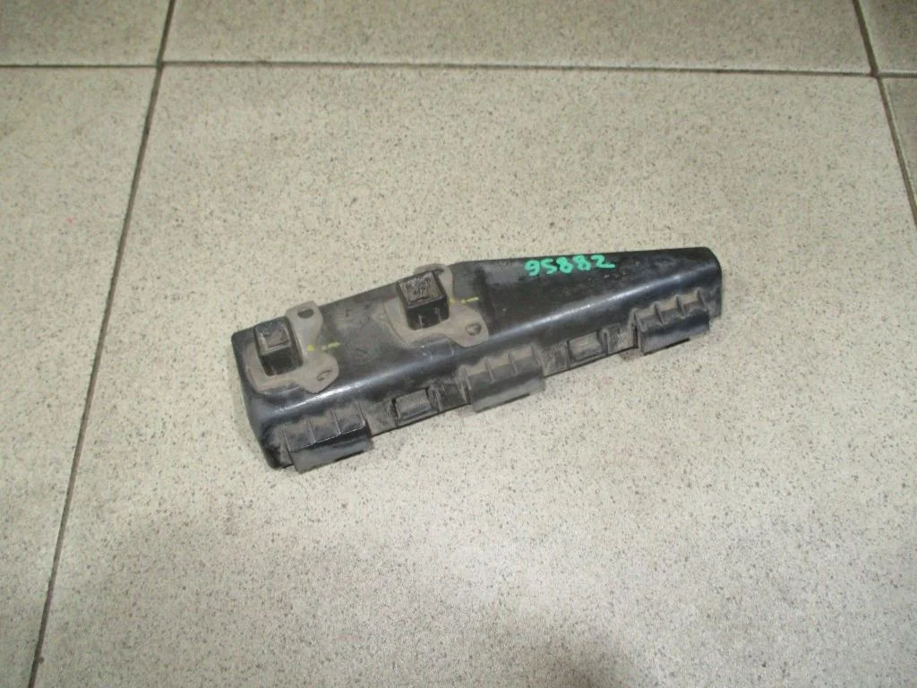 Кронштейн заднего бампера правый Toyota Corolla E120