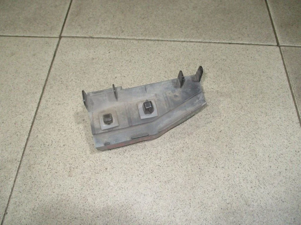 Кронштейн заднего бампера правый Toyota Corolla E120