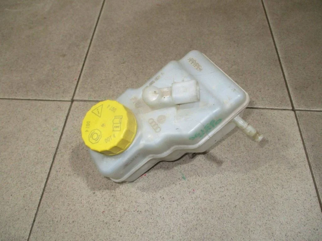 Бачок главного тормозного цилиндра Volkswagen Polo 5