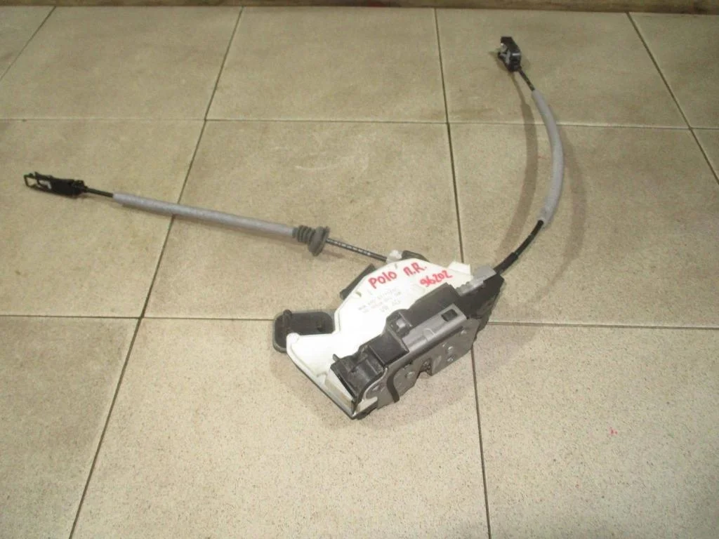 Замок двери передней правой Volkswagen Polo 5 2017