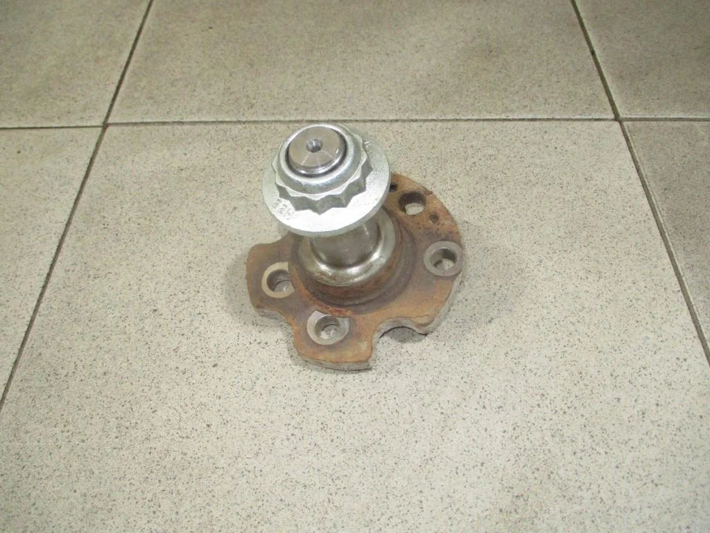 Цапфа Volkswagen Polo 5