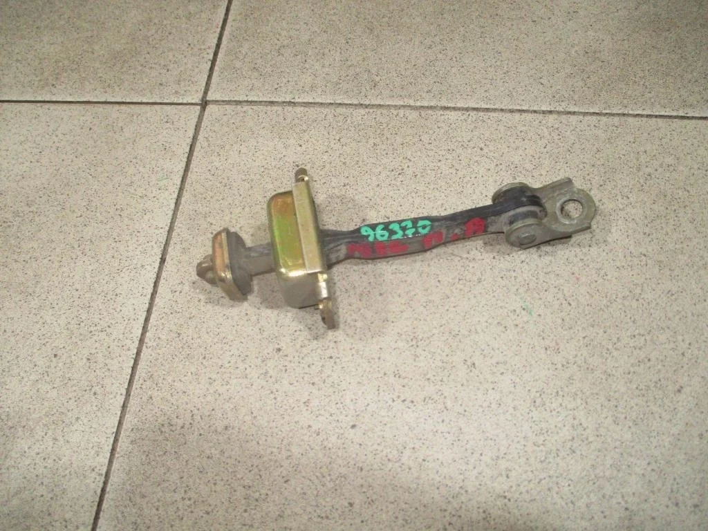 Ограничитель двери Nissan Almera N16