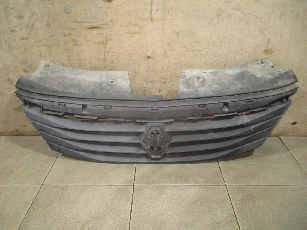 Решетка радиатора Renault Logan 1 L90