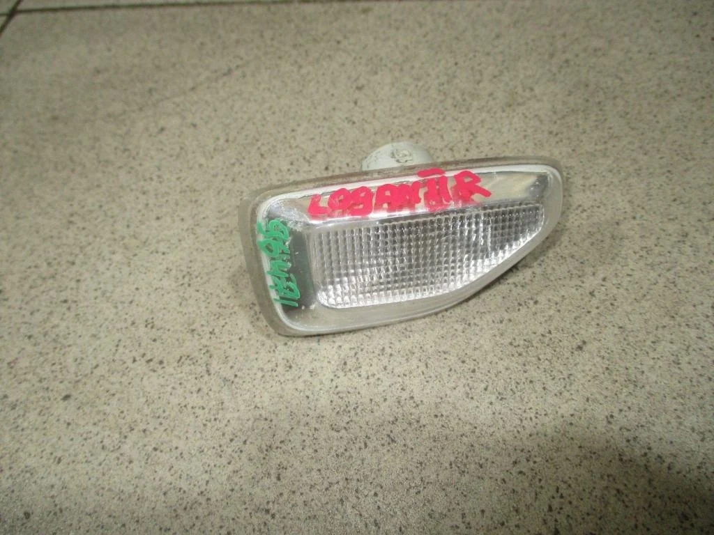 Повторитель на крыло правый Renault Logan 2 2015 L52