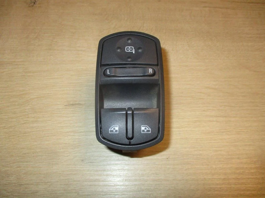 Блок управления стеклоподъемниками Opel Corsa 2008 D