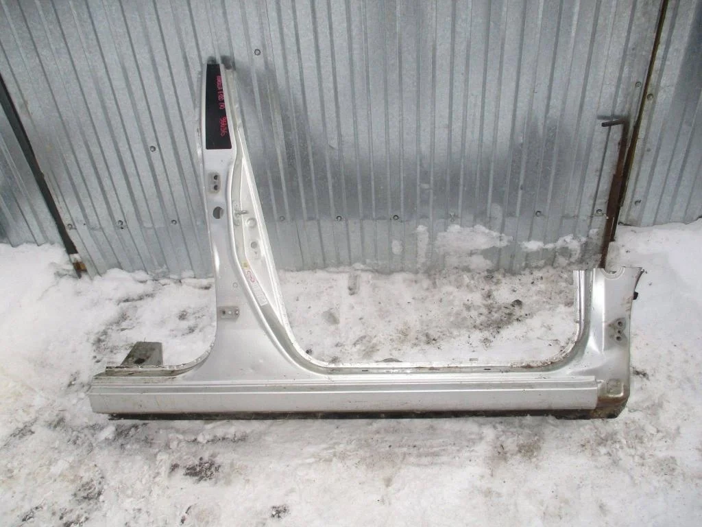 Порог со стойкой правый Toyota Corolla E120