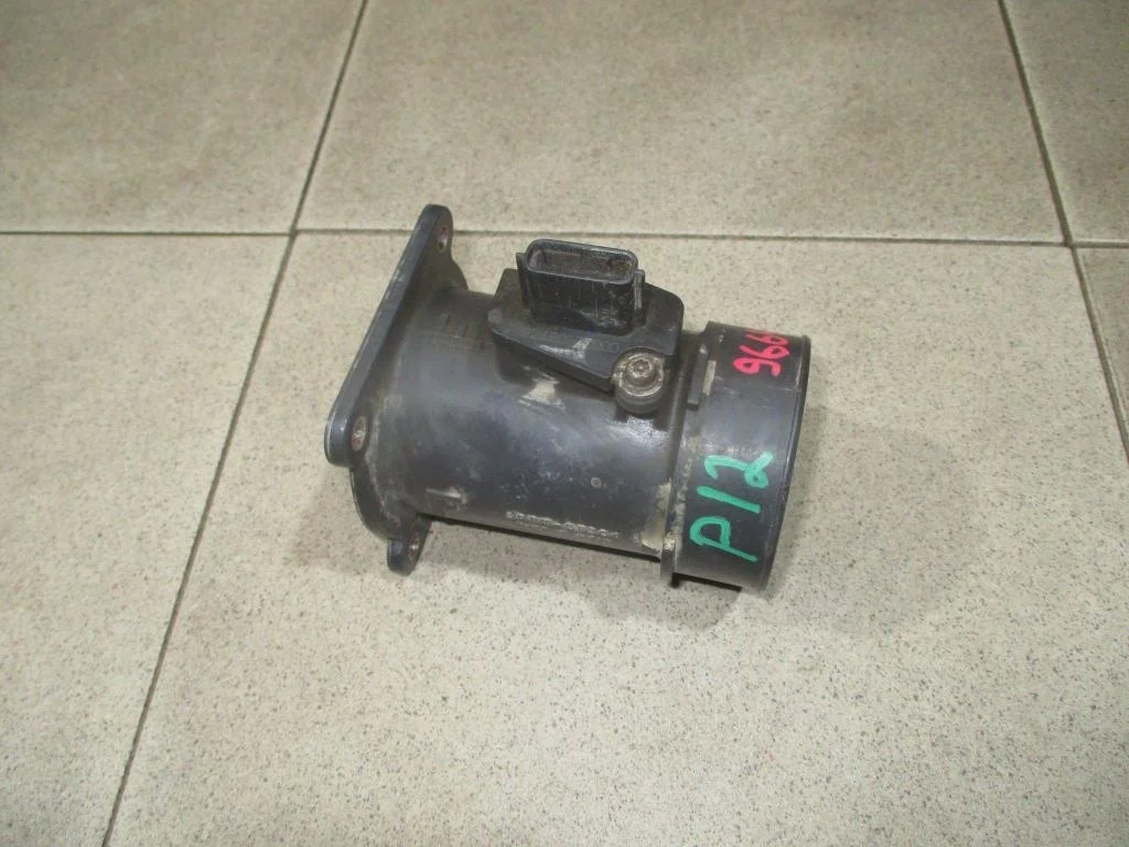 Датчик массового расхода воздуха Nissan Primera P12