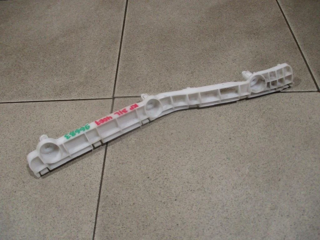 Кронштейн заднего бампера левый Peugeot 4007 2011