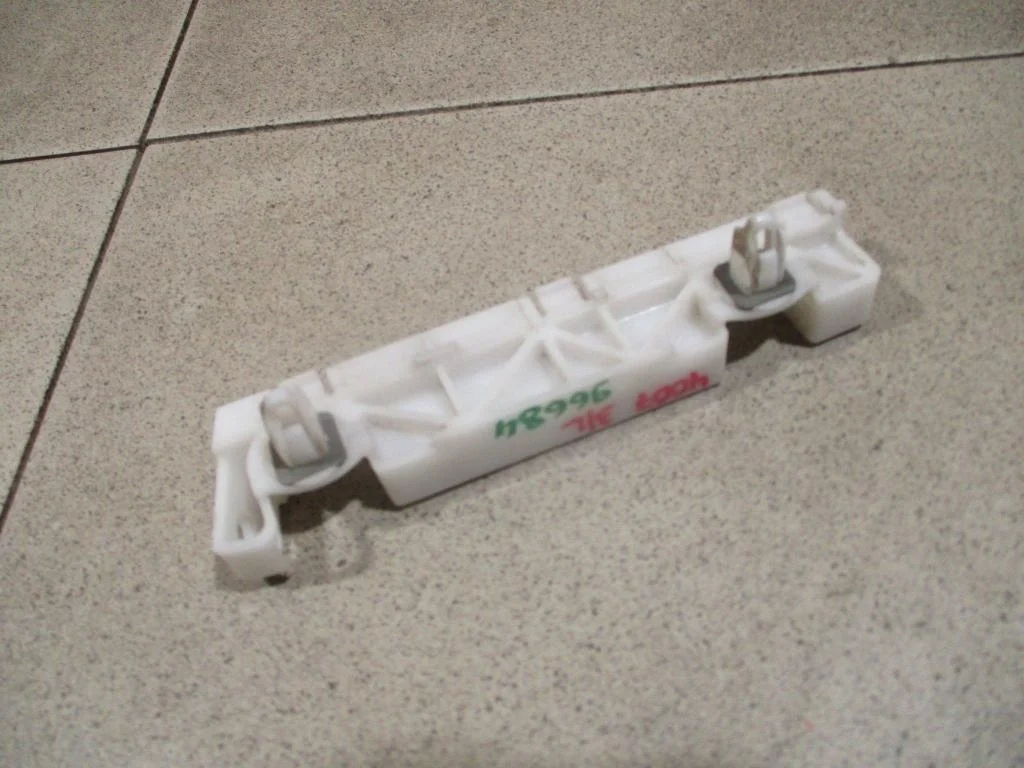 Кронштейн заднего бампера левый Peugeot 4007 2011