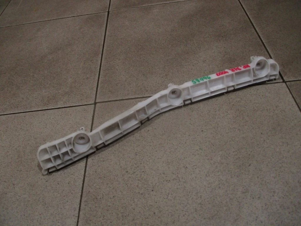 Кронштейн заднего бампера правый Peugeot 4007 2011