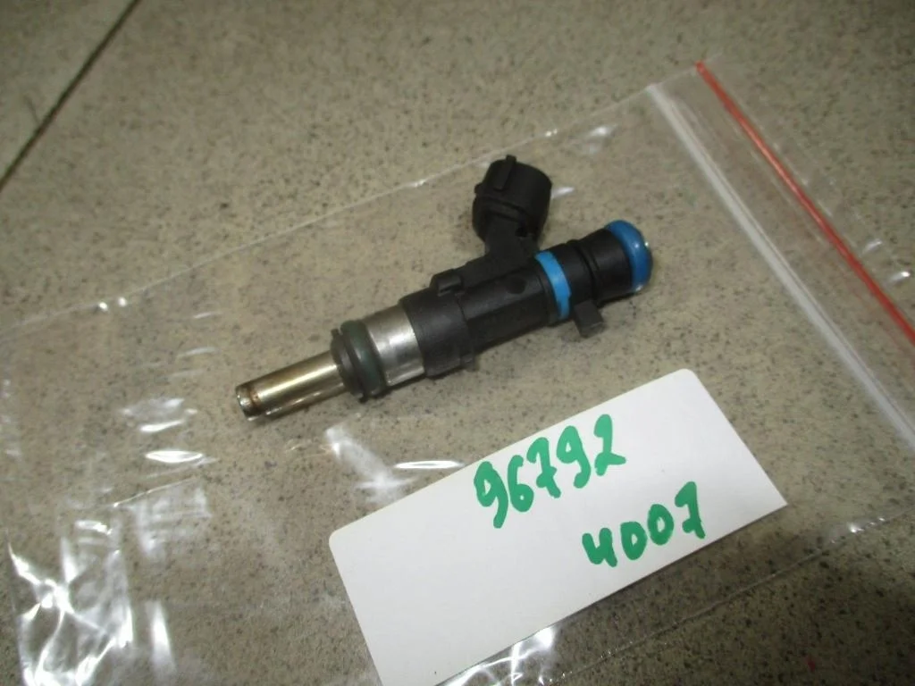 Форсунка топливная Peugeot 4007 2011