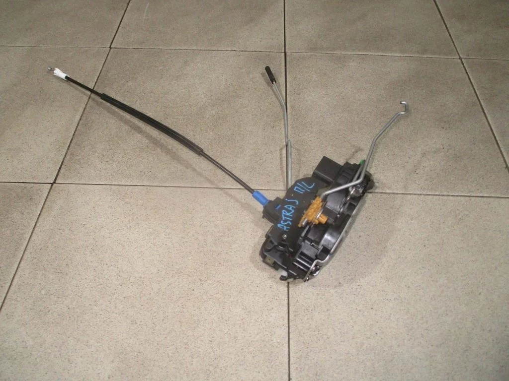 Замок двери передней левой Opel Astra J