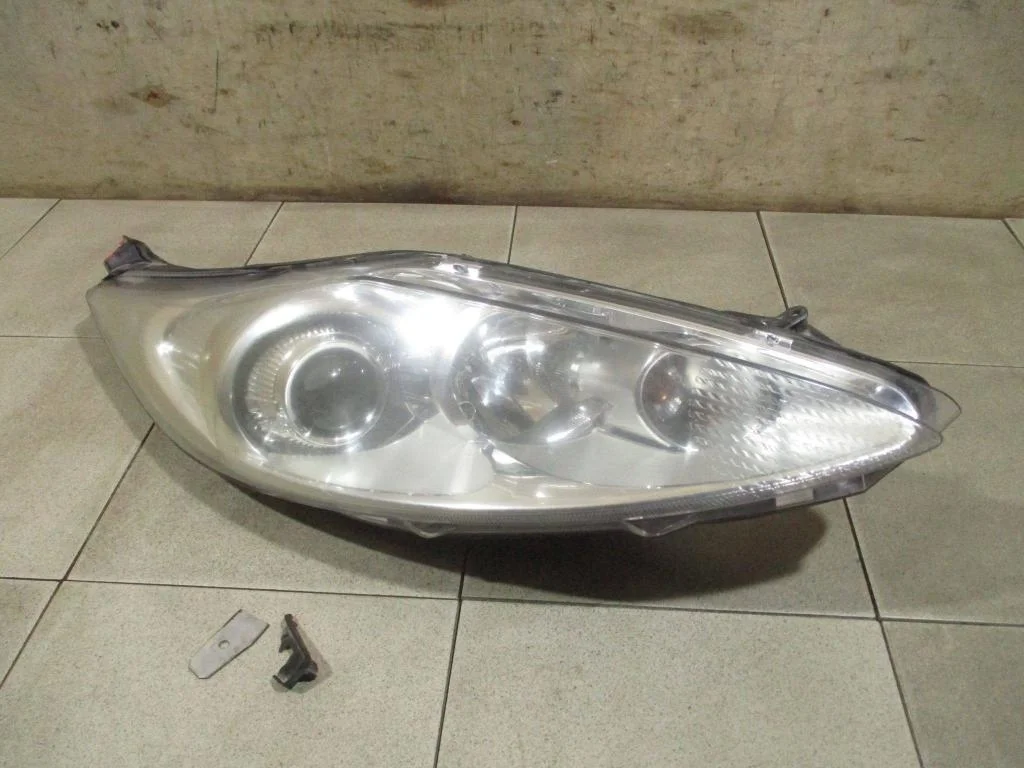 Фара правая Ford Fiesta 2008 6