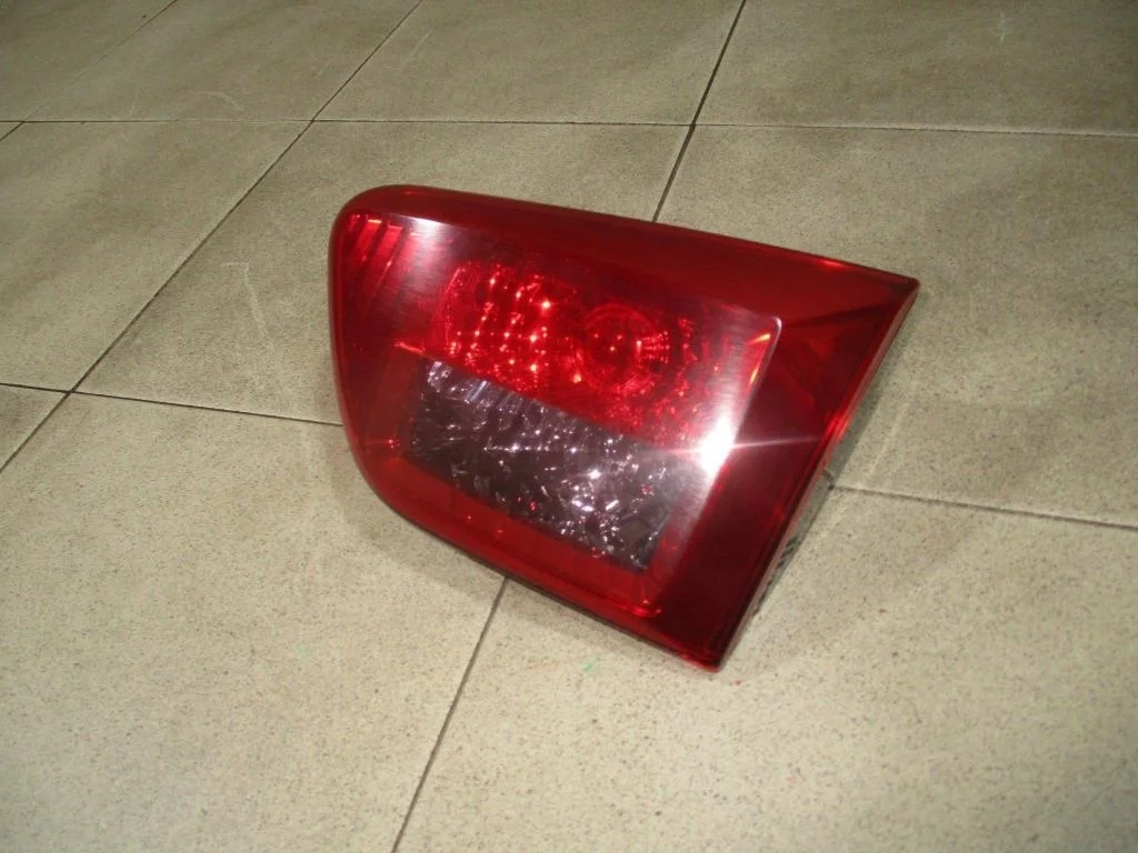 Фонарь задний внутренний правый Peugeot 4007 2011