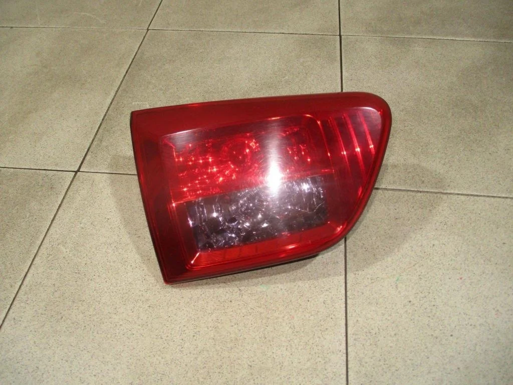 Фонарь задний внутренний левый Peugeot 4007 2011